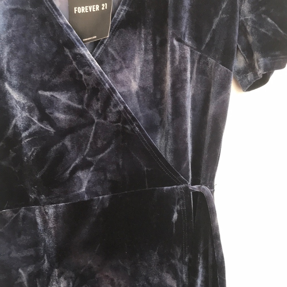 ✅Forever21 velvet dress navy blue size s - Picture 3 of 7